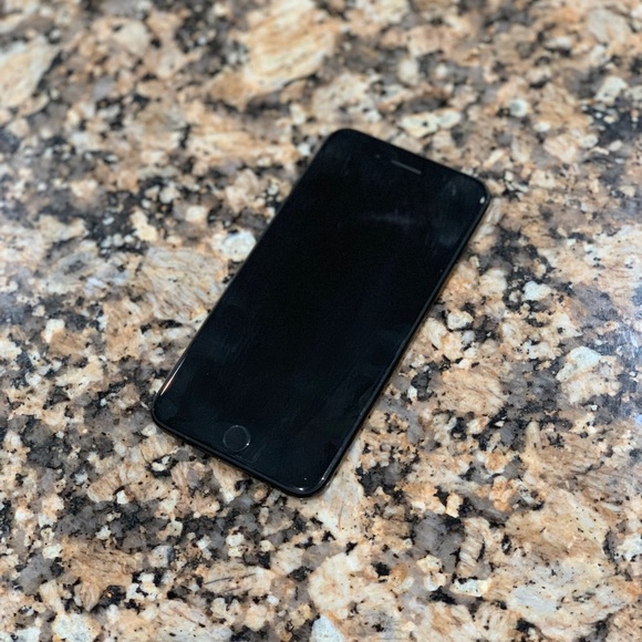 iPhone 7 Plus 128gb (Verizon) - Picture 4 of 5